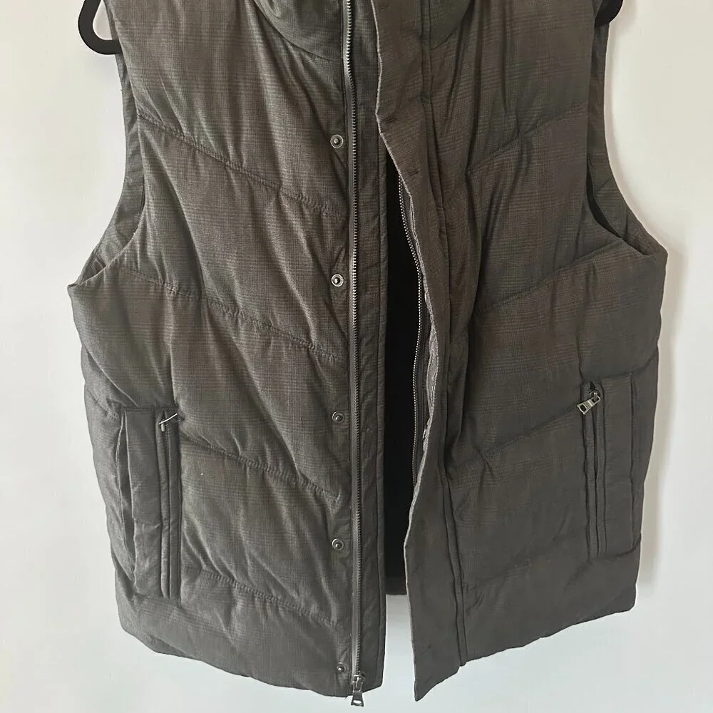 Banana Republic •	color grey
